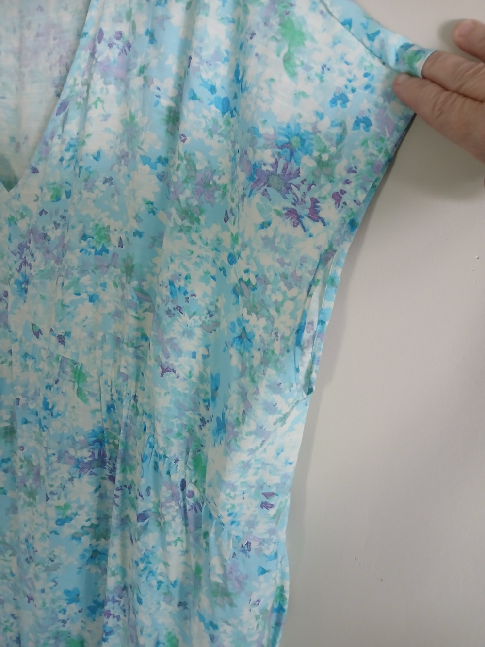 Time and Tru Pastel Floral V-Neck Dress - Picture 4 of 5